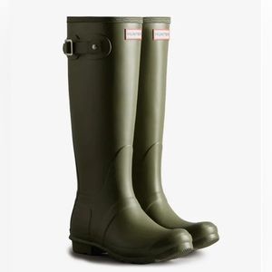 HUNTER olive green original tall rain boots. Size 8